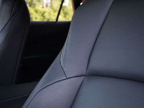 Used 2022 Toyota Venza XLE AWD/4WD image 28