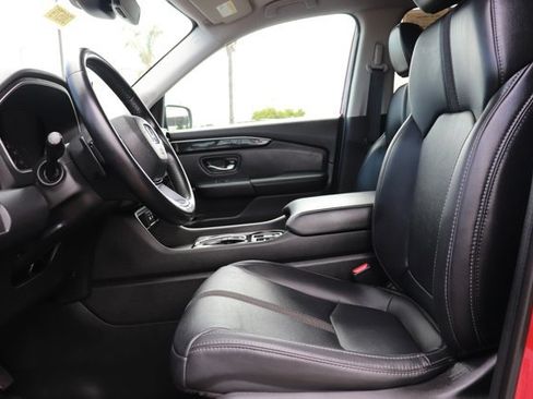 Used 2025 Honda Pilot EX-L image 11