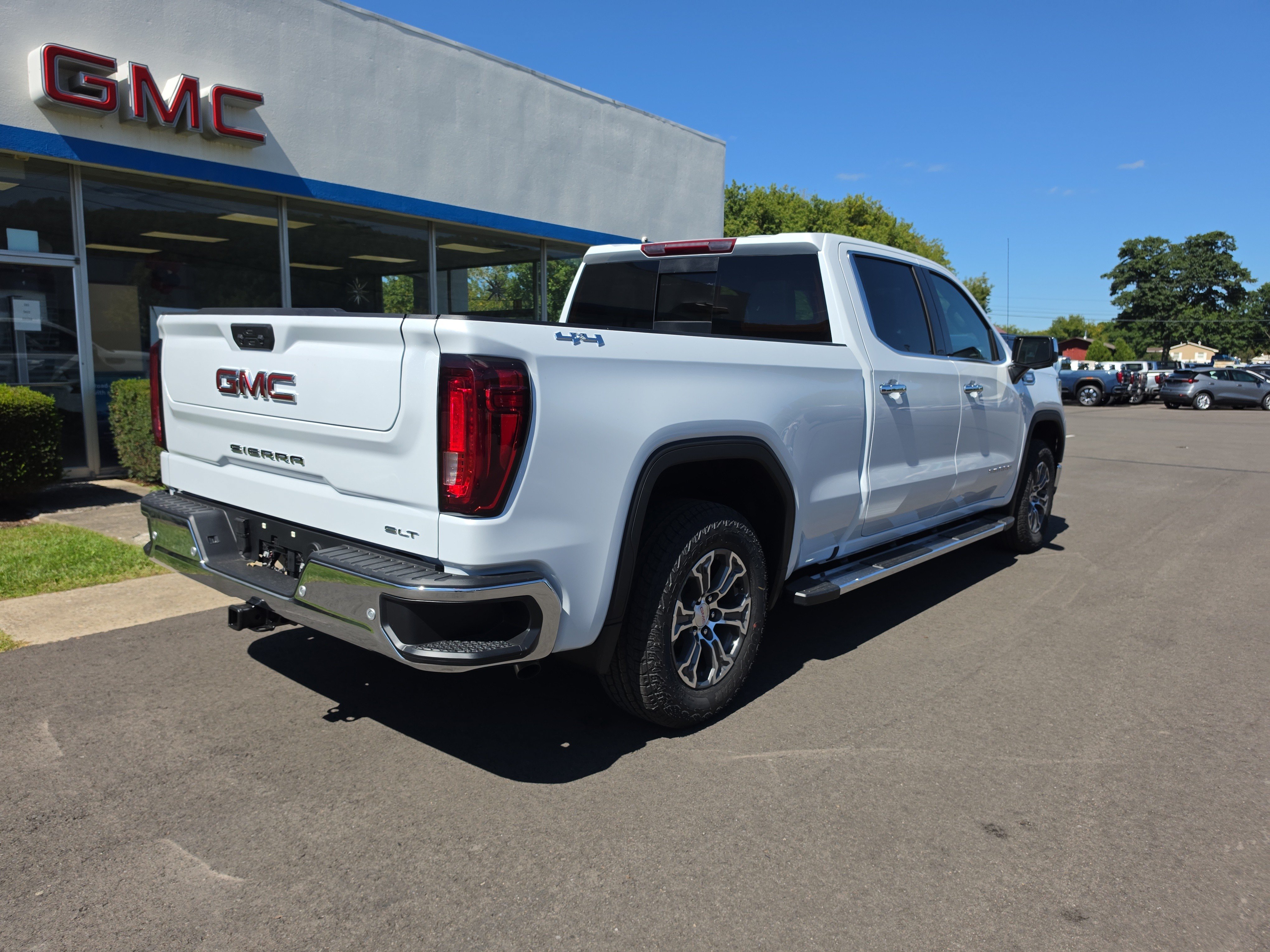 New 2026 GMC Sierra 1500 SLT w/ SLT Convenience Package AWD/4WD image 3