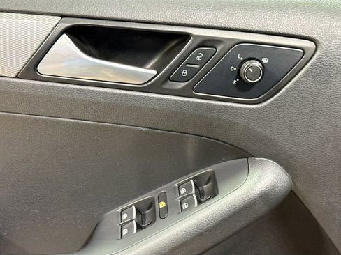 Used 2015 Volkswagen Jetta SE image 19