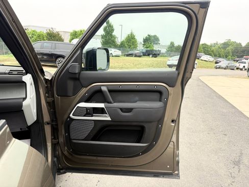 Used 2020 Land Rover Defender 110 SE AWD/4WD image 25