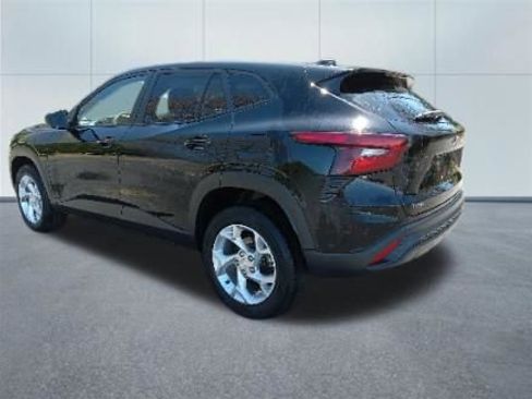 Used 2025 Chevrolet Trax LS w/ LS Convenience Package FWD image 3