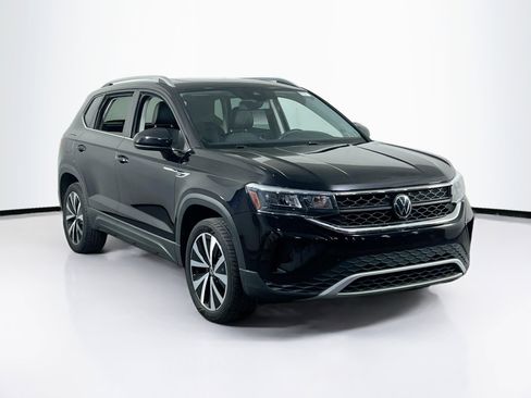 Used 2022 Volkswagen Taos SE AWD/4WD image 3