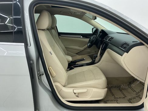 Used 2014 Volkswagen Passat 1.8T SE FWD image 15