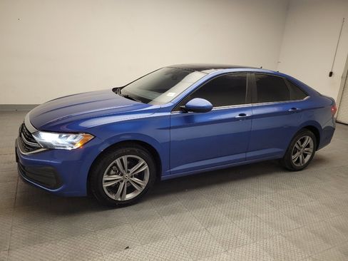 Used 2023 Volkswagen Jetta SE FWD image 2