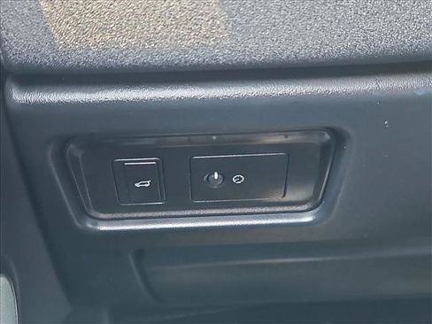 Used 2019 Land Rover Range Rover Evoque SE AWD/4WD image 16