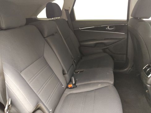 Used 2019 Kia Sorento L image 19