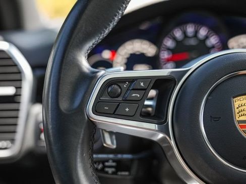 Used 2021 Porsche Cayenne AWD/4WD image 30