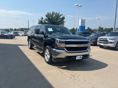 Used 2017 Chevrolet Silverado 1500 W/T w/ Trailering Package AWD/4WD image 3