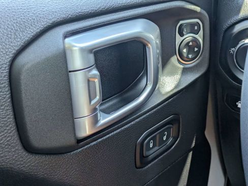 Used 2023 Jeep Wrangler Unlimited Sahara AWD/4WD image 23
