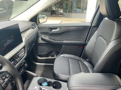 New 2025 Ford Escape SE image 12