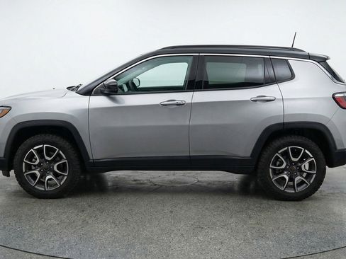 Used 2025 Jeep Compass Trailhawk image 5