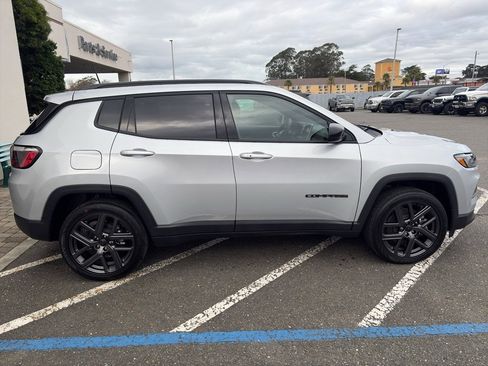 New 2026 Jeep Compass Latitude image 23