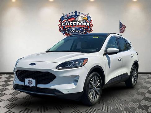 Certified 2021 Ford Escape Titanium AWD/4WD image 2