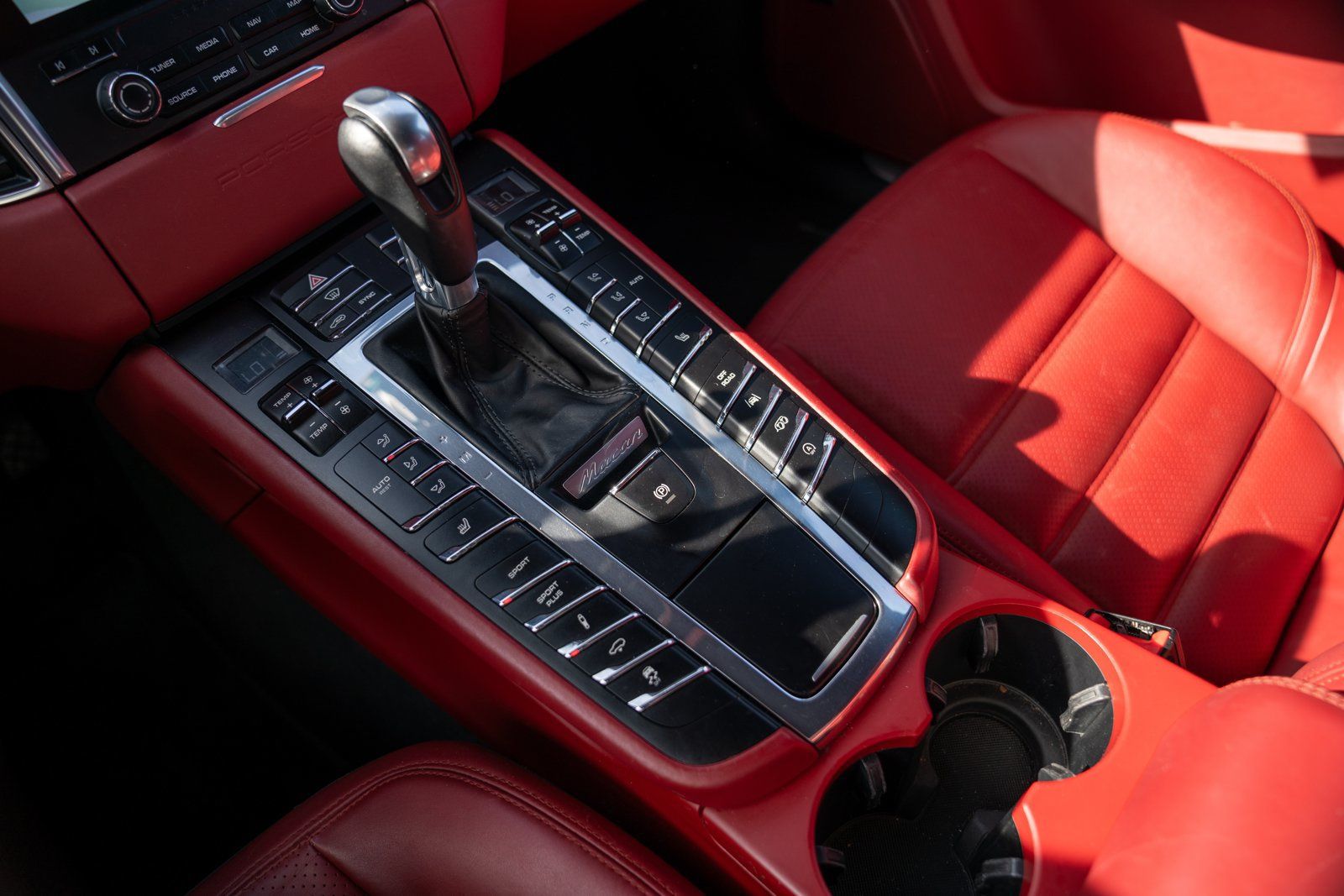 Certified 2017 Porsche Macan GTS AWD/4WD image 21