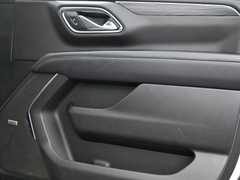 Used 2024 GMC Yukon XL SLT image 14