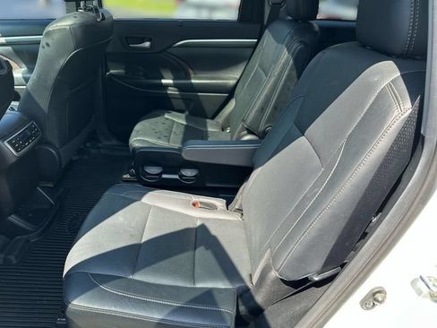 Used 2019 Toyota Highlander Limited Platinum AWD/4WD image 25
