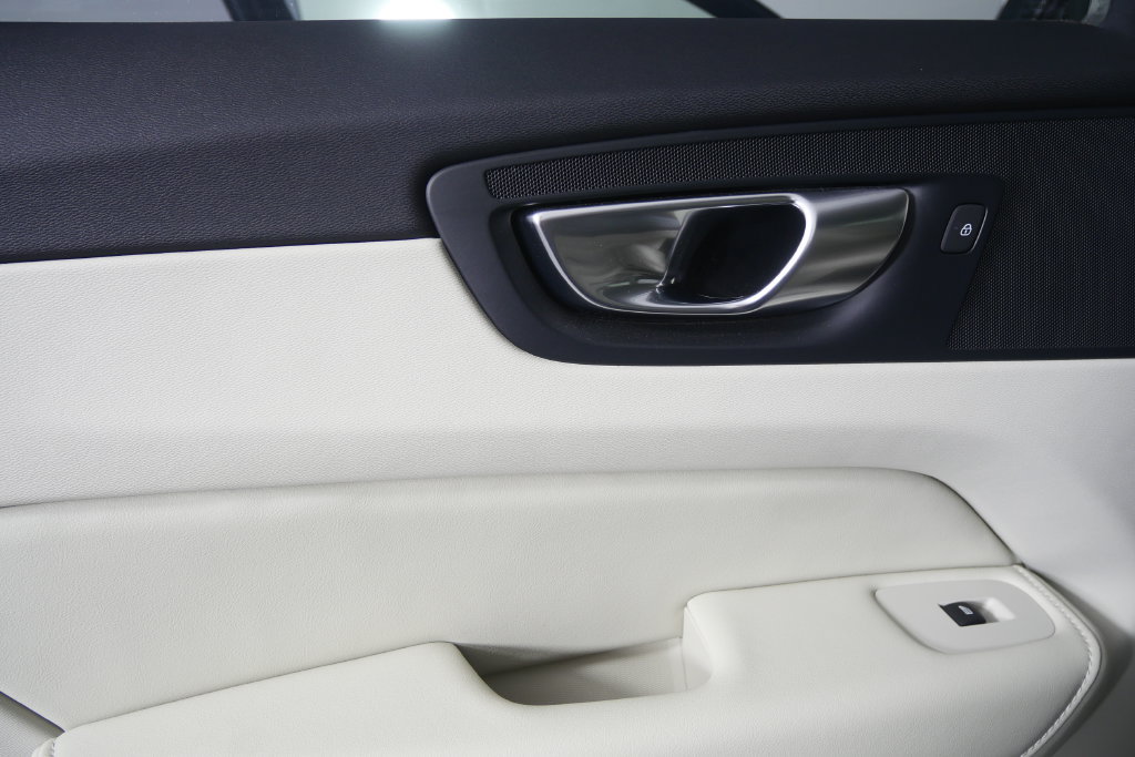 Used 2025 Volvo XC60 B5 Ultra w/ Protection Package Premier AWD/4WD image 14