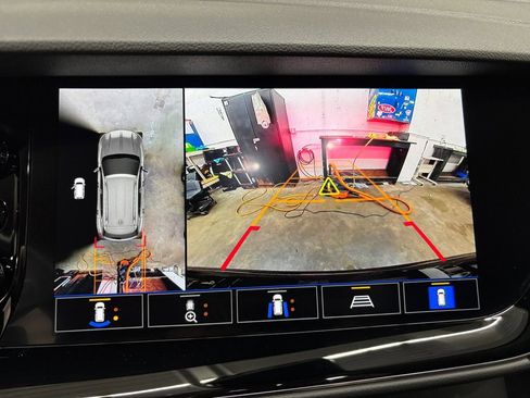 Used 2022 Buick Envision Avenir w/ Technology Package II FWD image 23