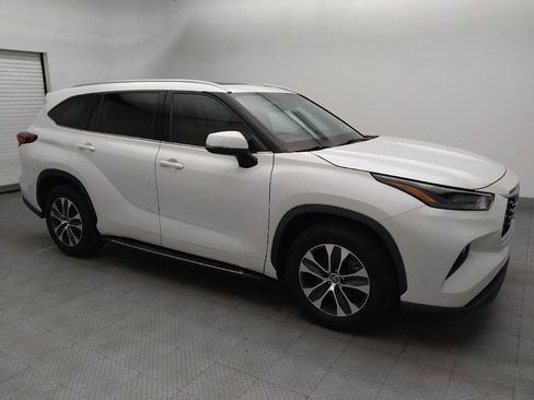 Used 2022 Toyota Highlander XLE FWD image 11