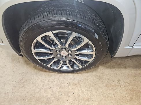 Used 2020 GMC Acadia Denali w/ Denali Ultimate Package image 13