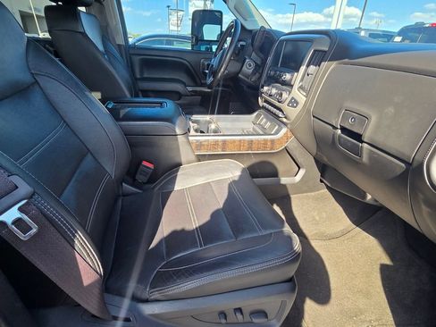 Used 2016 GMC Sierra 2500 Denali w/ Duramax Plus Package AWD/4WD image 9