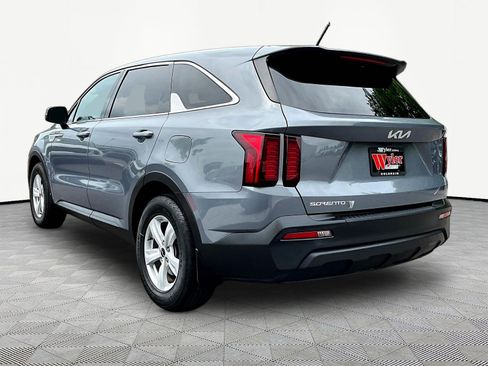 Certified 2023 Kia Sorento LX FWD image 4