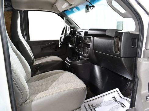 Used 2018 Chevrolet Express 2500 w/ Driver Convenience Package RWD image 10