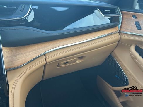 Used 2024 Jeep Grand Cherokee Summit image 14