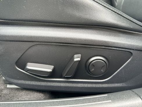 Used 2023 Hyundai Elantra Limited w/ Preferred Accessory Package image 13