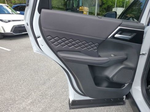Used 2024 Mitsubishi Outlander SEL Black Edition image 14
