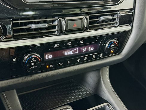 Used 2025 Nissan Pathfinder SV image 23