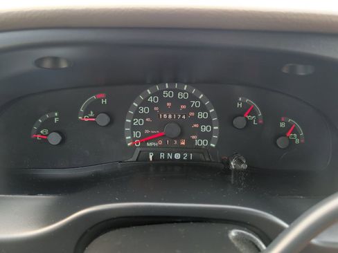 Used 1999 Ford E-150 and Econoline 150 image 11