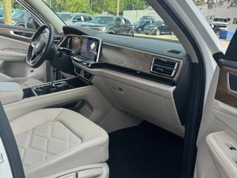 Used 2025 Volkswagen Atlas SE FWD image 16