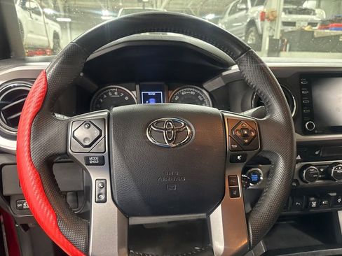 Used 2020 Toyota Tacoma Limited image 4