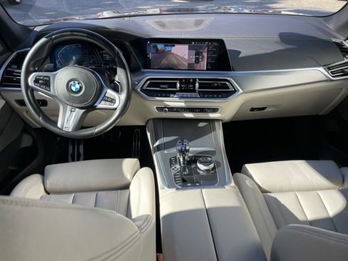 Used 2021 BMW X5 xDrive40i w/ M Sport Package image 11