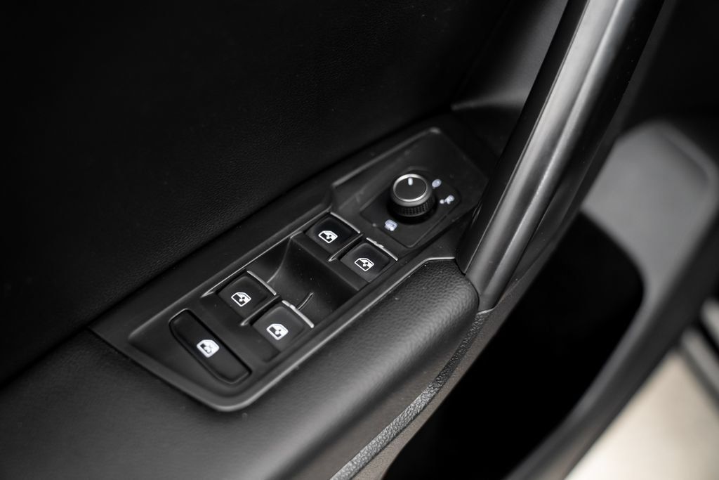Used 2021 Volkswagen Tiguan SE R-Line AWD/4WD image 14
