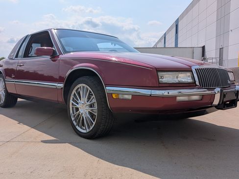 Used 1990 Buick Riviera Coupe FWD image 22