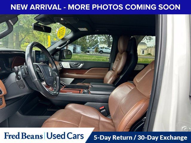 Used 2023 Lincoln Navigator Reserve AWD/4WD image 7