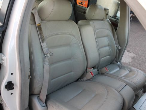 Used 2000 Cadillac De Ville w/ Comfort/Convenience Pkg image 33