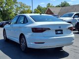 Used 2021 Volkswagen Jetta SE w/ SE Cold Weather Package image 4