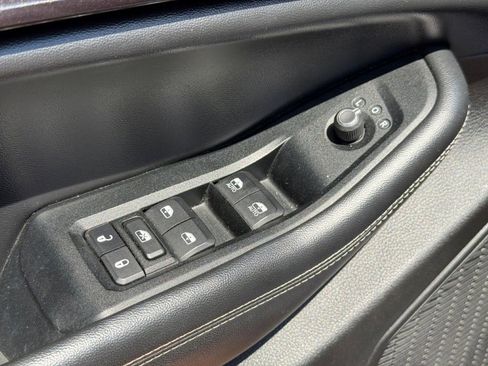 Used 2023 Jeep Grand Cherokee Altitude AWD/4WD image 8