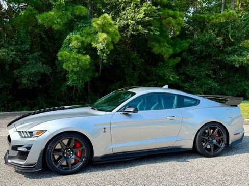 Used 2020 Ford Mustang Shelby GT500 w/ Carbon Fiber Track Pack RWD image 6