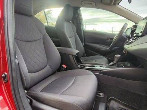 Used 2022 Toyota Corolla LE image 11
