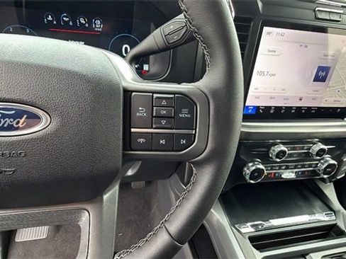 New 2026 Ford F250 Lariat w/ Black Appearance Package image 31