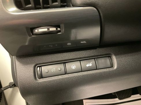 Used 2023 Nissan Pathfinder SL image 18