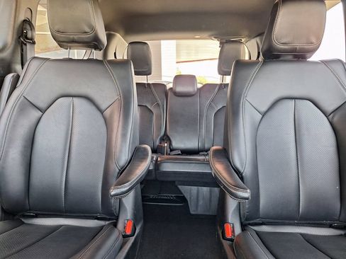 Used 2024 Chrysler Pacifica Limited FWD image 22