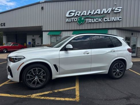 Used 2021 BMW X5 xDrive40i w/ M Sport Package AWD/4WD image 3