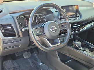 Used 2023 Nissan Rogue SL video 2