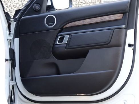 Used 2017 Land Rover Discovery HSE Luxury image 44